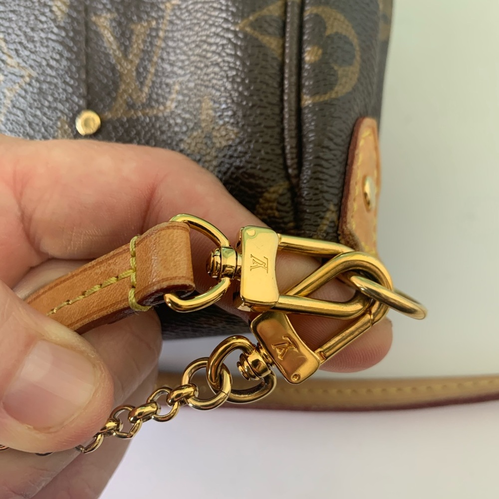 Louis Vuitton The Favorite MM - Monogram Crossbody with both straps - Picture 10 of 16